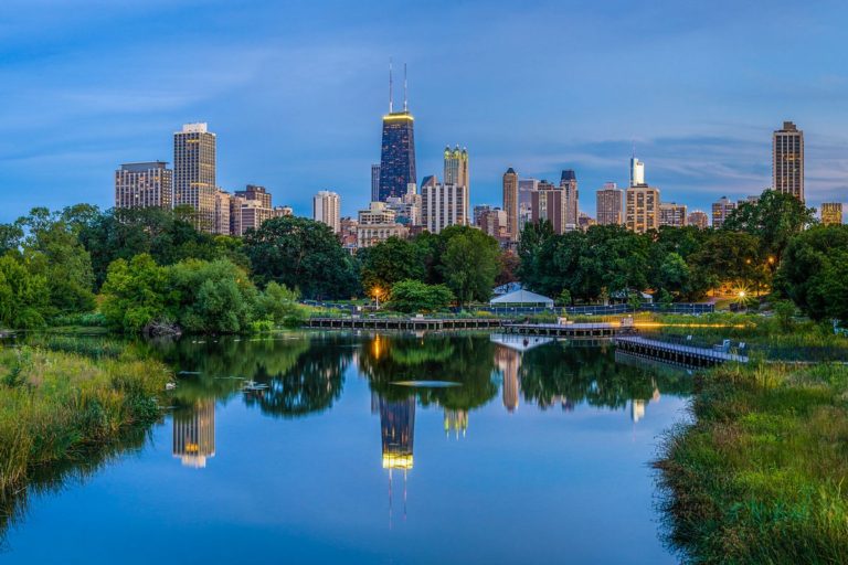 DePaul students warned about Lincoln Park armed robberies